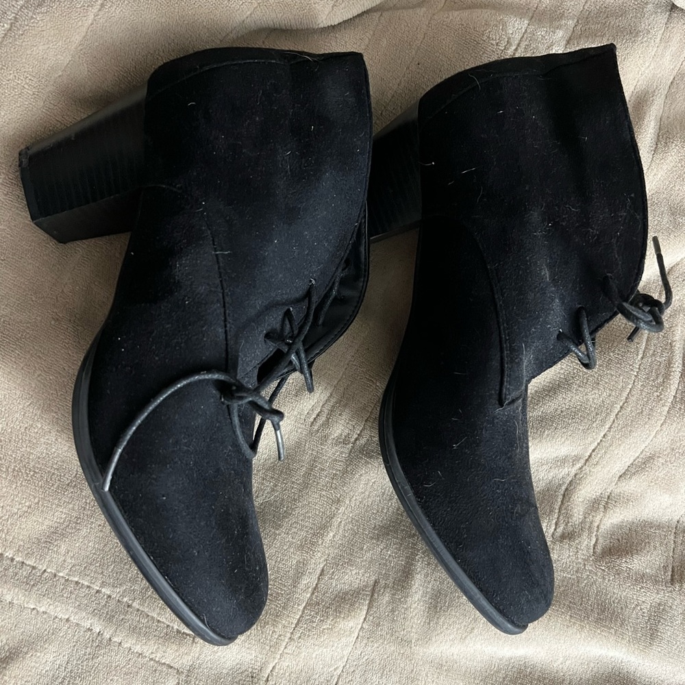 Black lace up suede like heel booties